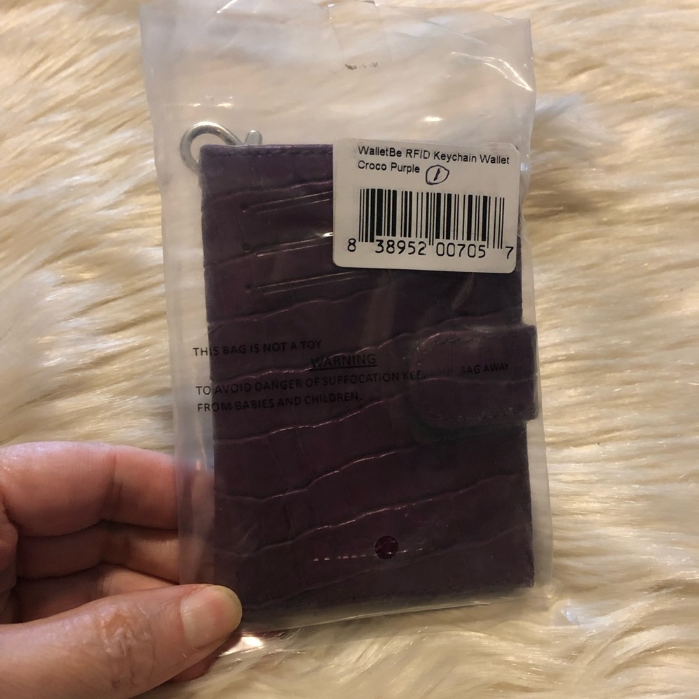 NWT Walletbe purple croco leather keychain wallet